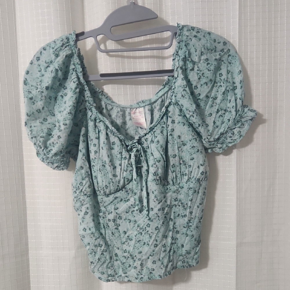 No Boundries Junior Crop Top Sx 11-13. Green Floral. Feminine. Cottagecore.